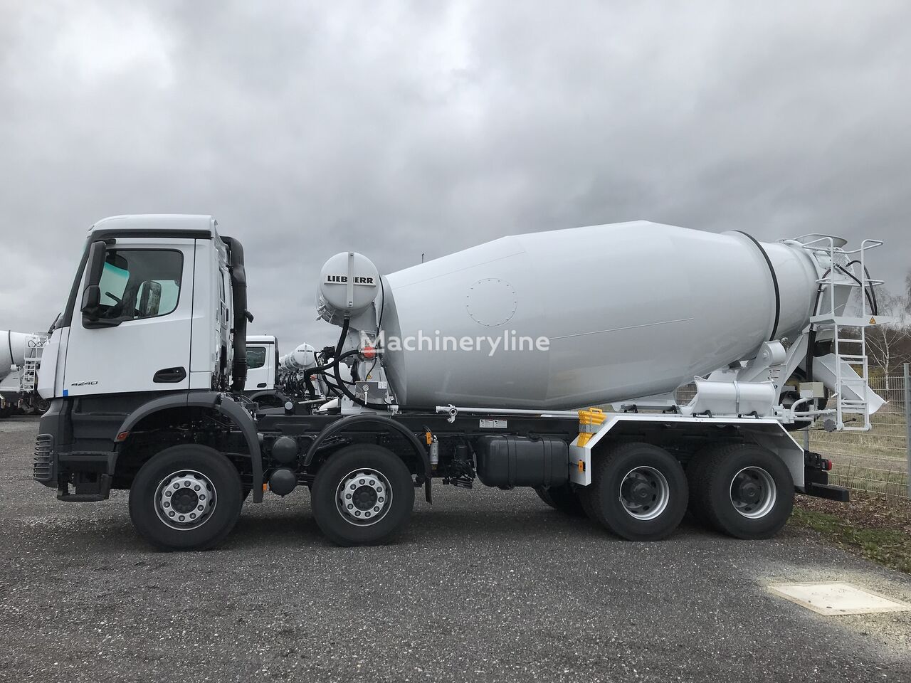 新混凝土搅拌车 Liebherr Liebherr HTM 1004F - 10 m³