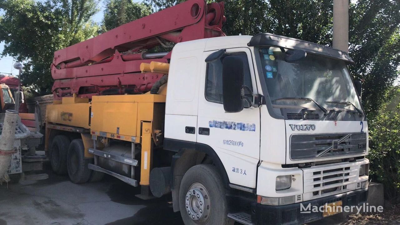 混凝土泵 位于底盘 Volvo FM 7 的 Putzmeister M36