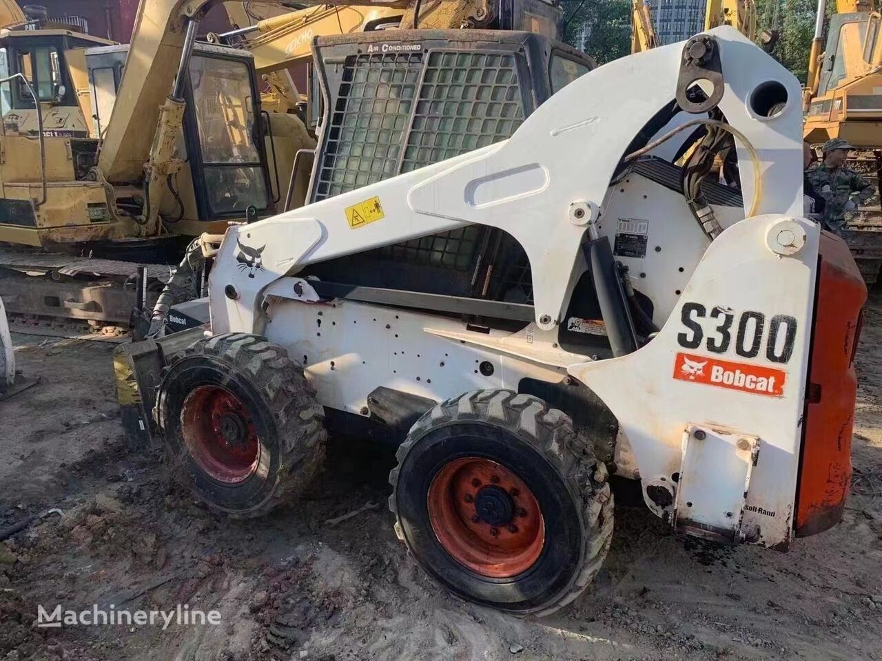 滑移式装载机 Bobcat S300