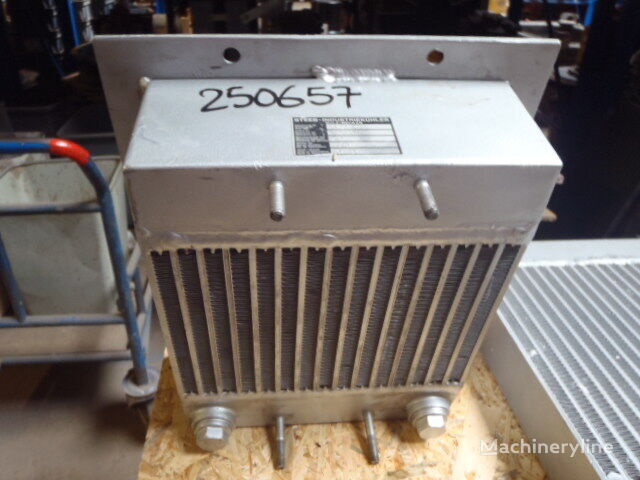 轮式装载机 O&K L4 的 发动机冷却散热器 O&K Steeb 1192305 8110344