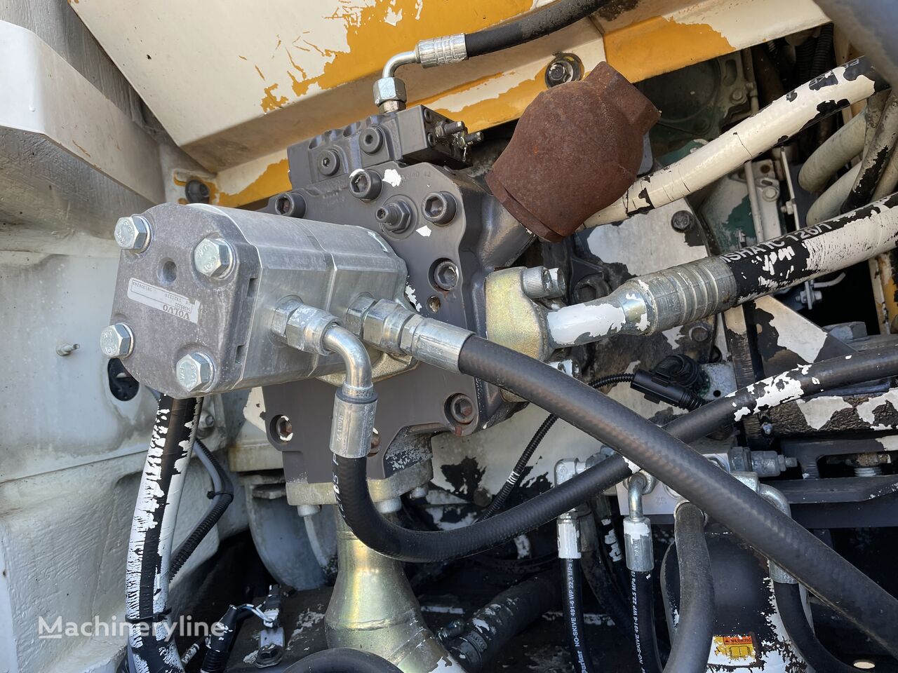 挖掘机 Volvo EW 140C 的 液压泵